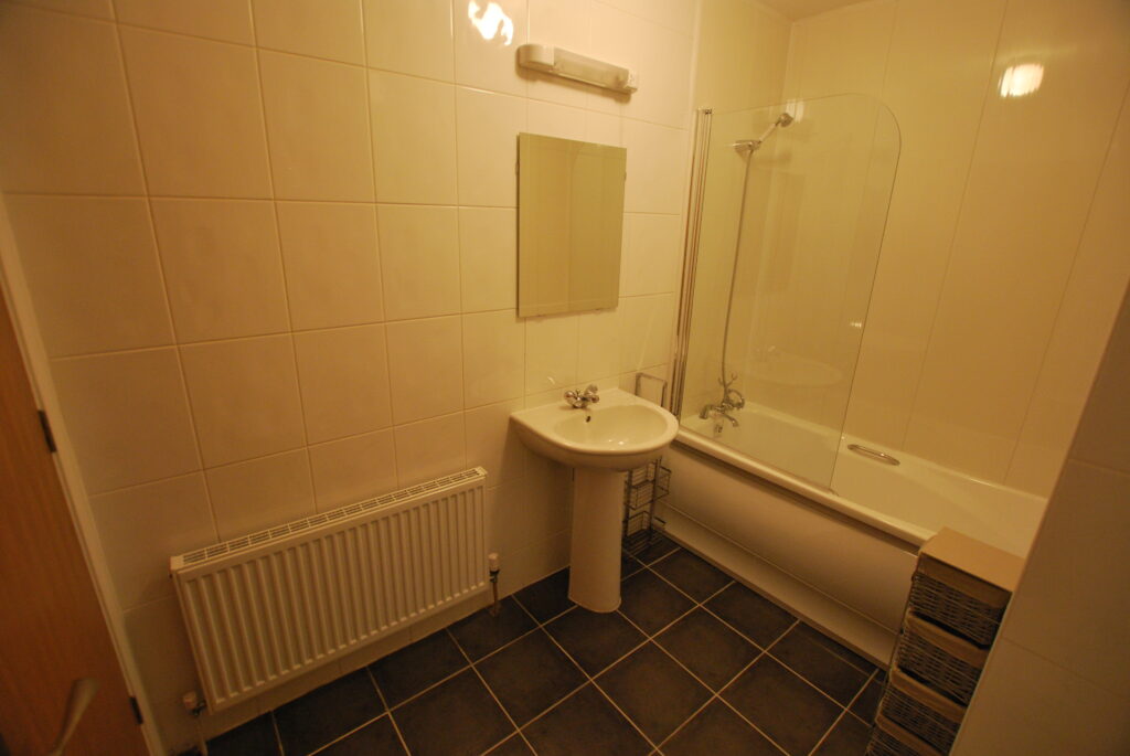 Main Bathroom 2